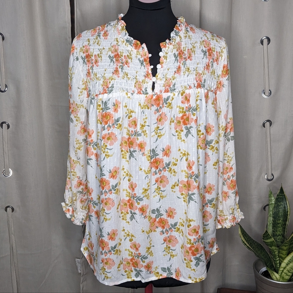 🏷️ NWT Cupcakes and Cashmere floral blouse Medium